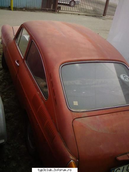 e asa de stramt parcata ca de abia am incaput sa fac o poza vw 1600 tl